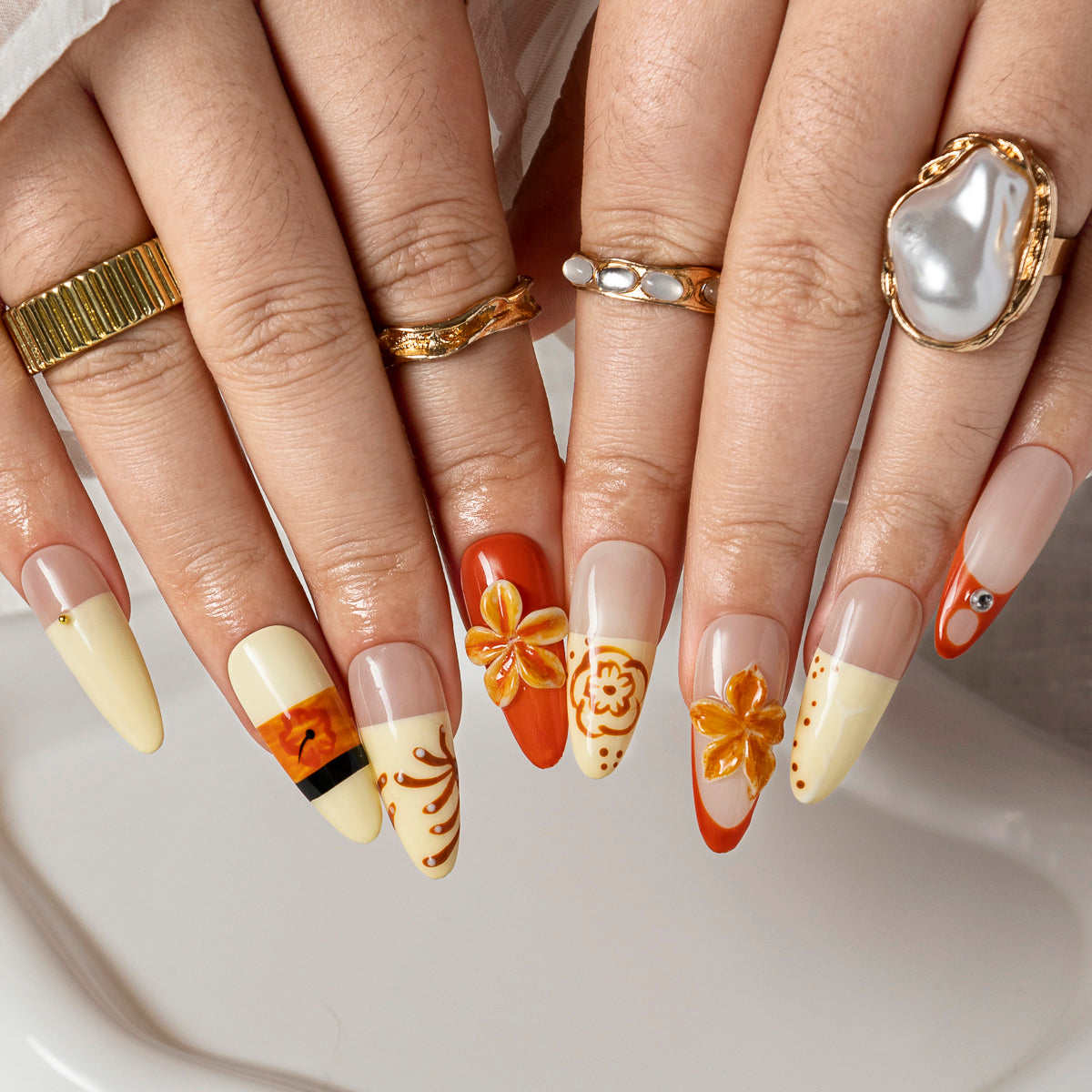 Citrus Tiger Bloom ALLO0009 press-on nails hand model scene view 1