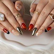 Tortoise Cross Pearl ALME0009 press-on nails hand model scene view 1