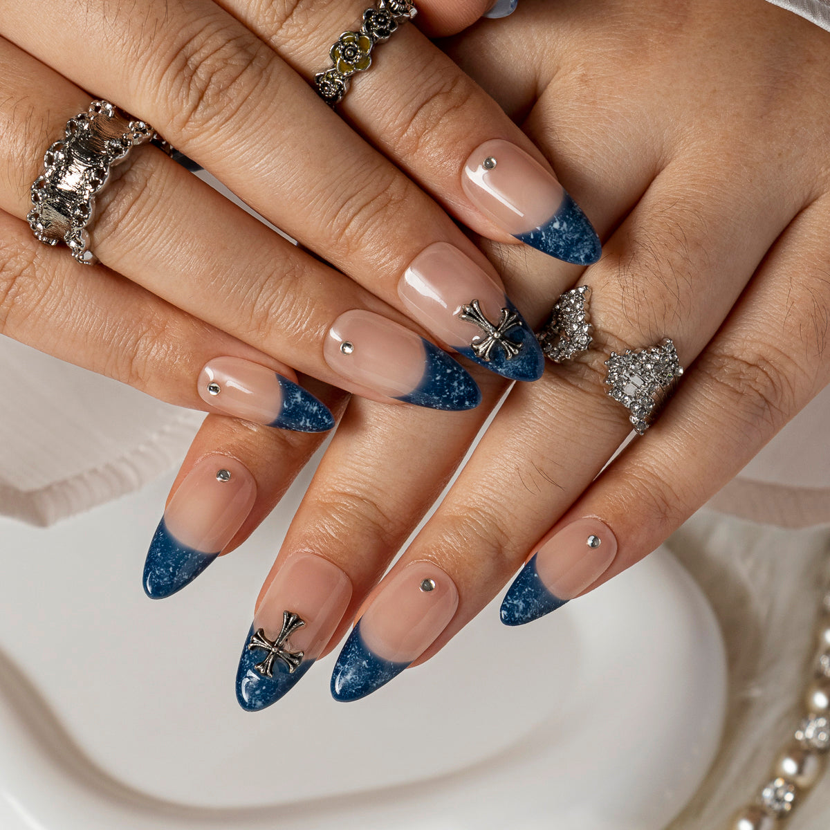 Sapphire Bow Fade ALME0027 press-on nails hand model scene view 2