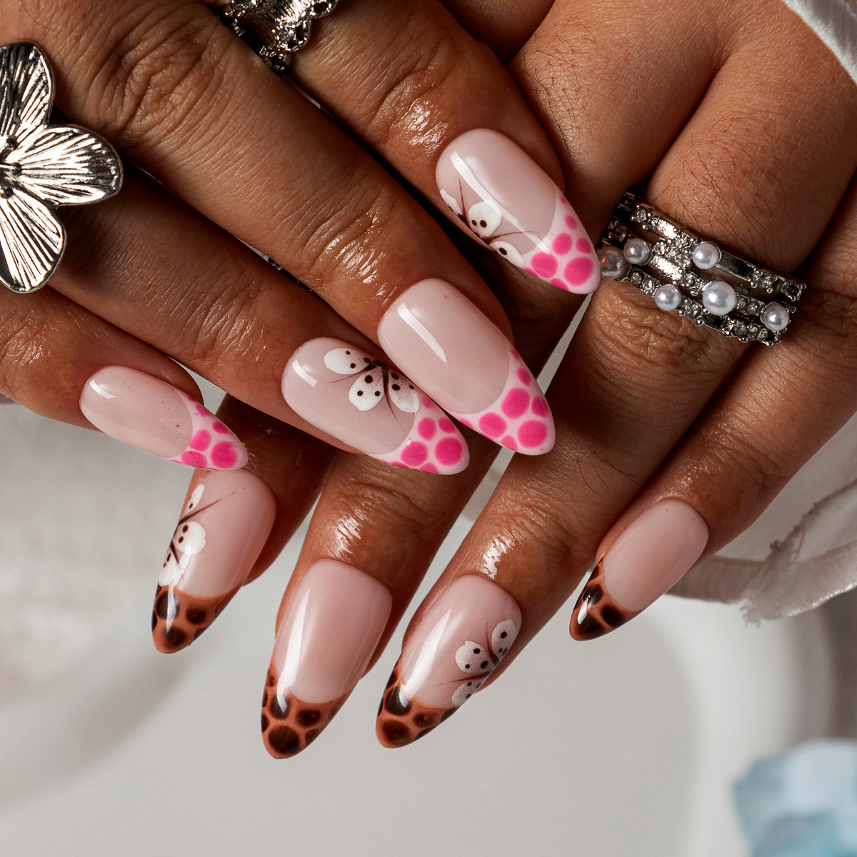 Rose Tortoise French ALME0028 press-on nails hand model scene view 2