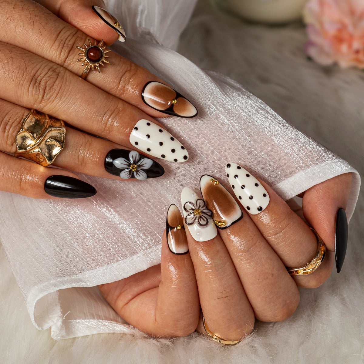 Noir Daisy Dot ALME0036 press-on nails hand model scene view 3