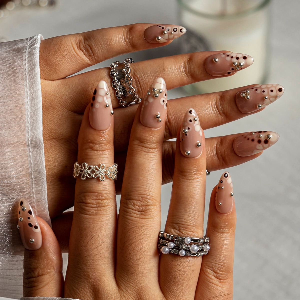 Caramel Crystal Dot ALME0045 press-on nails hand model scene view 1