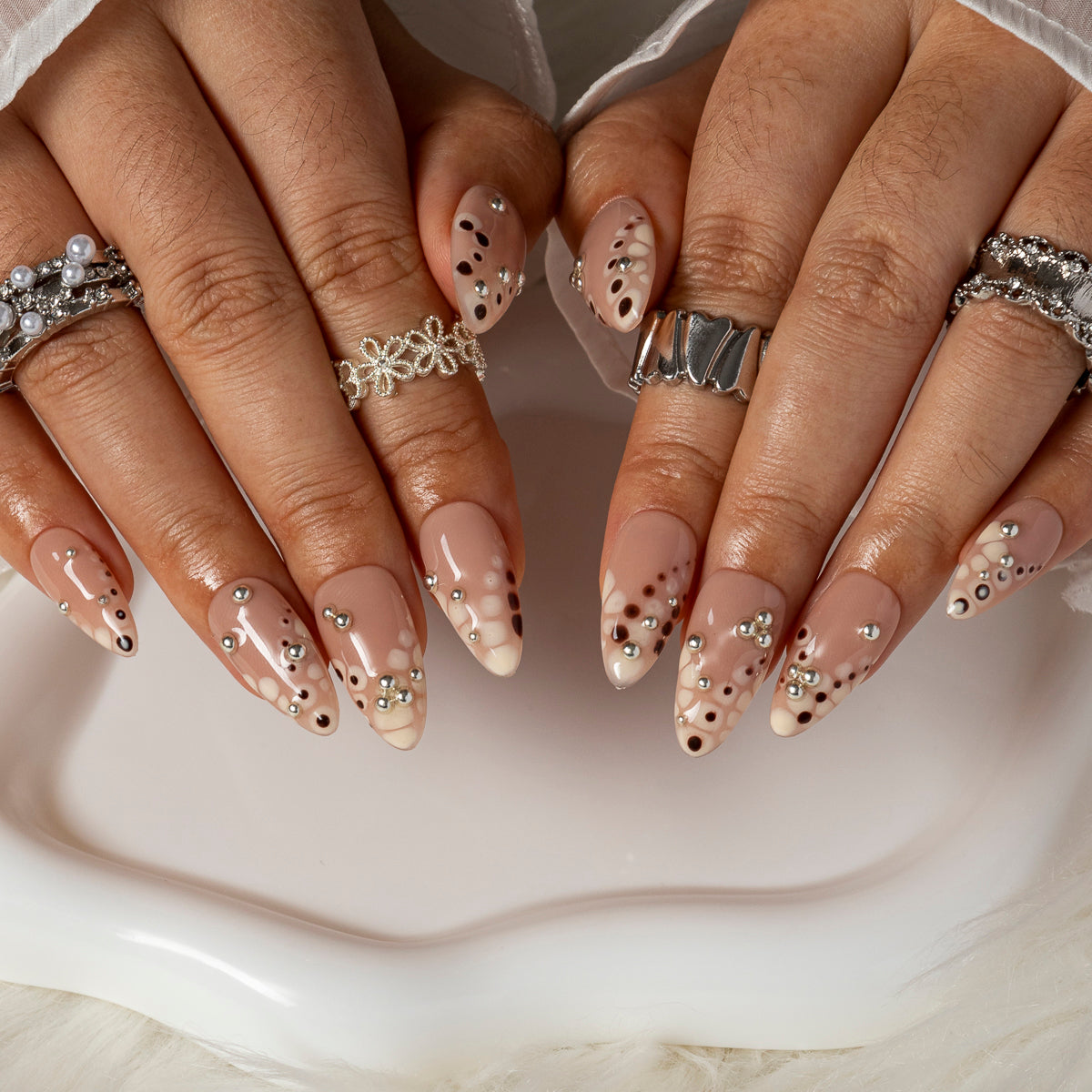 Caramel Crystal Dot ALME0045 press-on nails hand model scene view 2