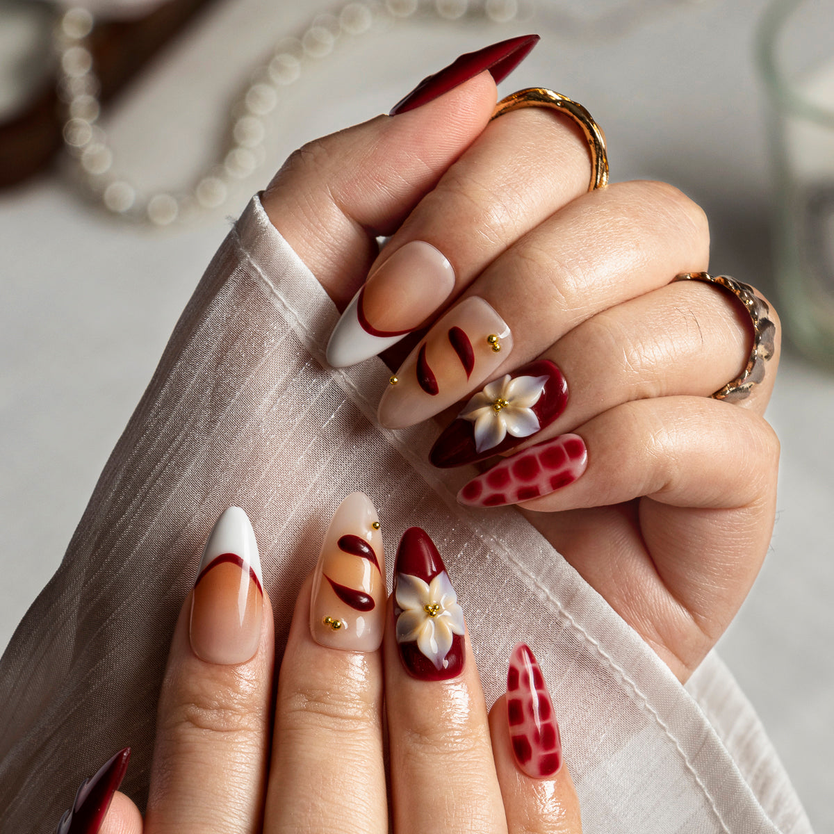 Merlot Daisy Plaid ALME0055 press-on nails hand model scene view 1