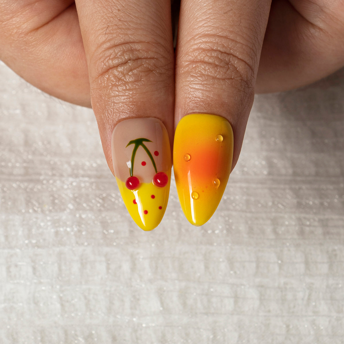 Citrus Picnic Garden ALME0074 press-on nails hand model scene view 3