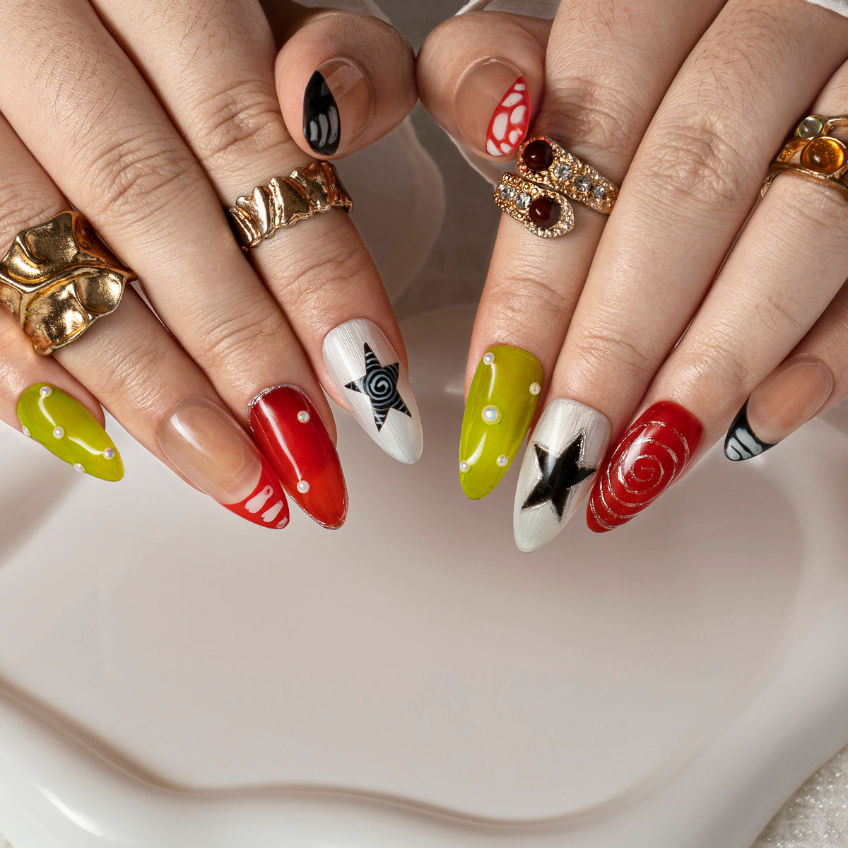 Crimson Star Pop ALME0077 press-on nails hand model scene view 1