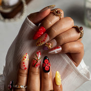 Lemon Rouge Garden ALME0087 press-on nails hand model scene view 1