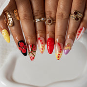 Lemon Rouge Garden ALME0087 press-on nails hand model scene view 2