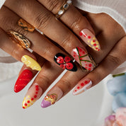 Lemon Rouge Garden ALME0087 press-on nails hand model scene view 3