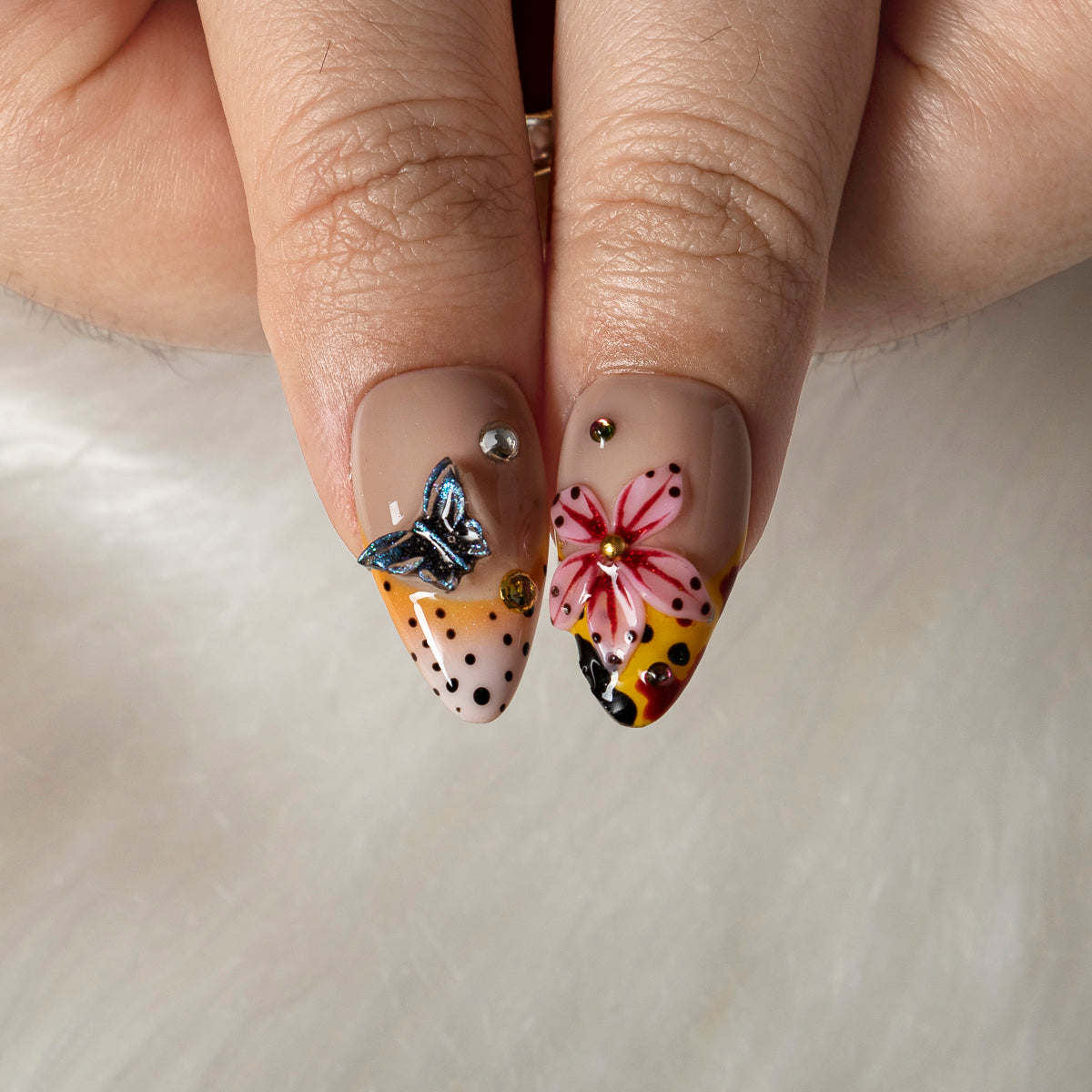 Papaya Garden Flutter ALME0102 press-on nails hand model scene view 3