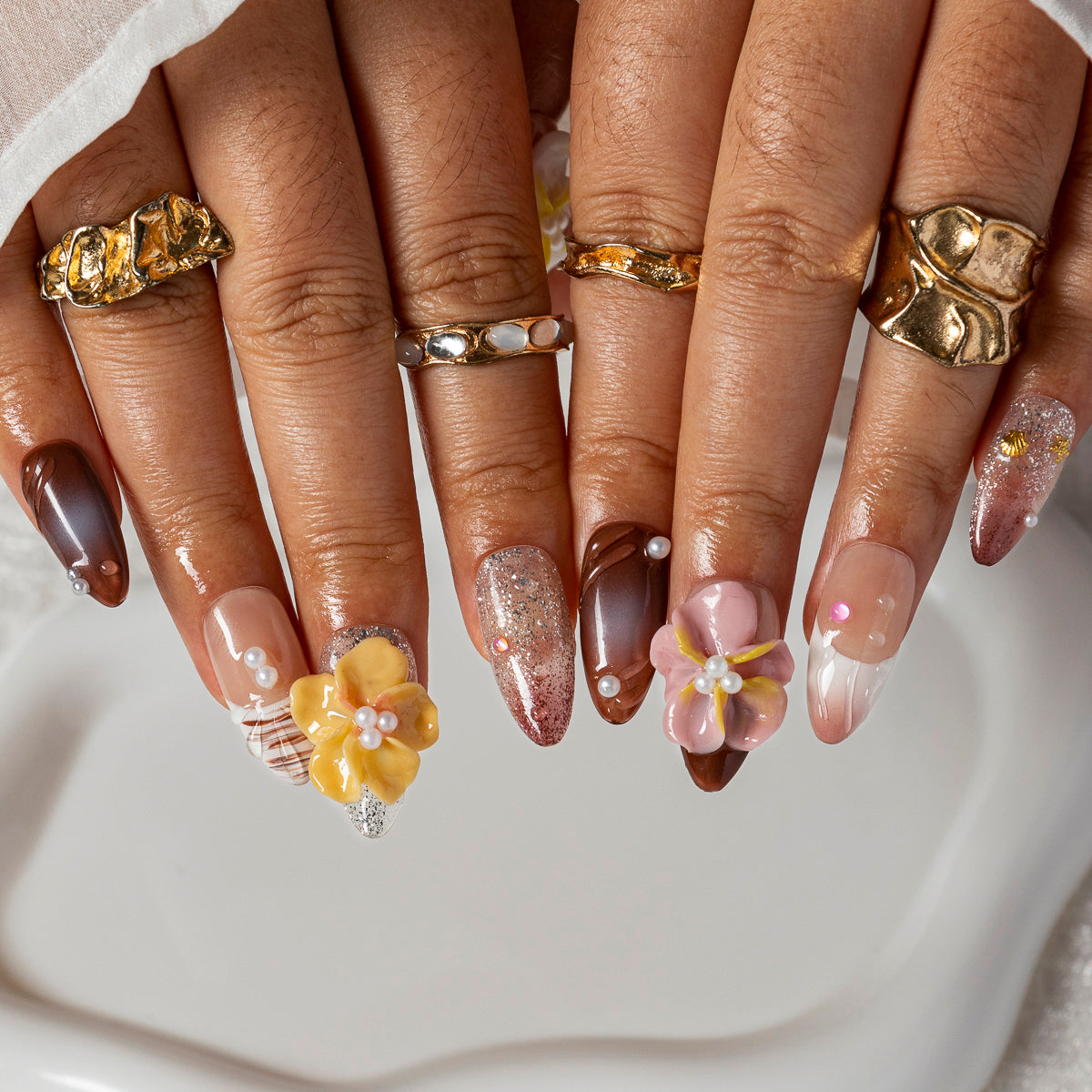 Cocoa Citrus Blossom ALME0113 press-on nails hand model scene view 1