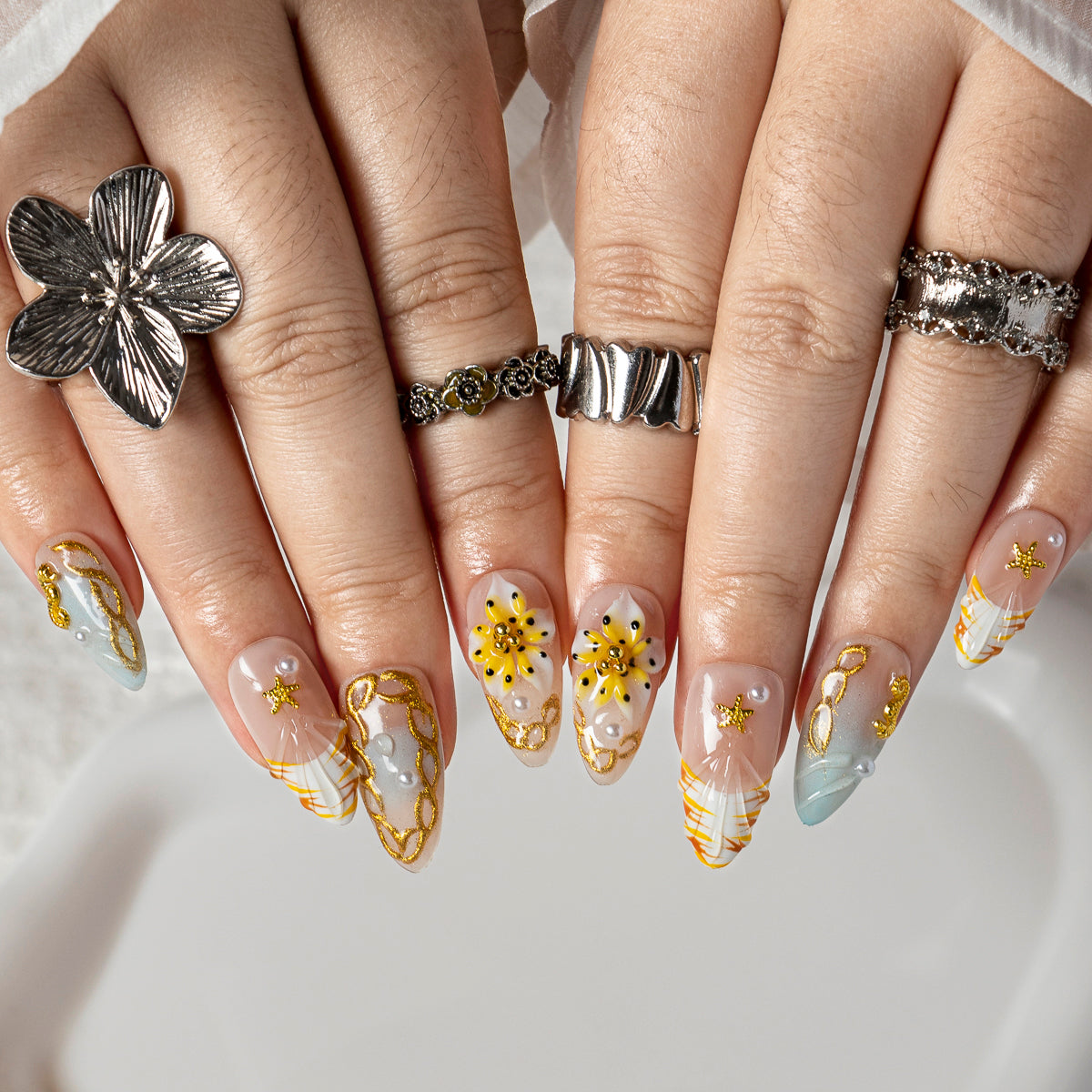 Turquoise Starfish Gild ALME0114 press-on nails hand model scene view 2
