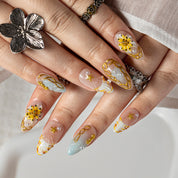 Turquoise Starfish Gild ALME0114 press-on nails hand model scene view 3