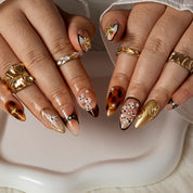 Gilded Cross Garden ALME0118 press-on nails hand model scene view 2