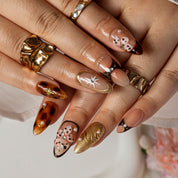Gilded Cross Garden ALME0118 press-on nails hand model scene view 3