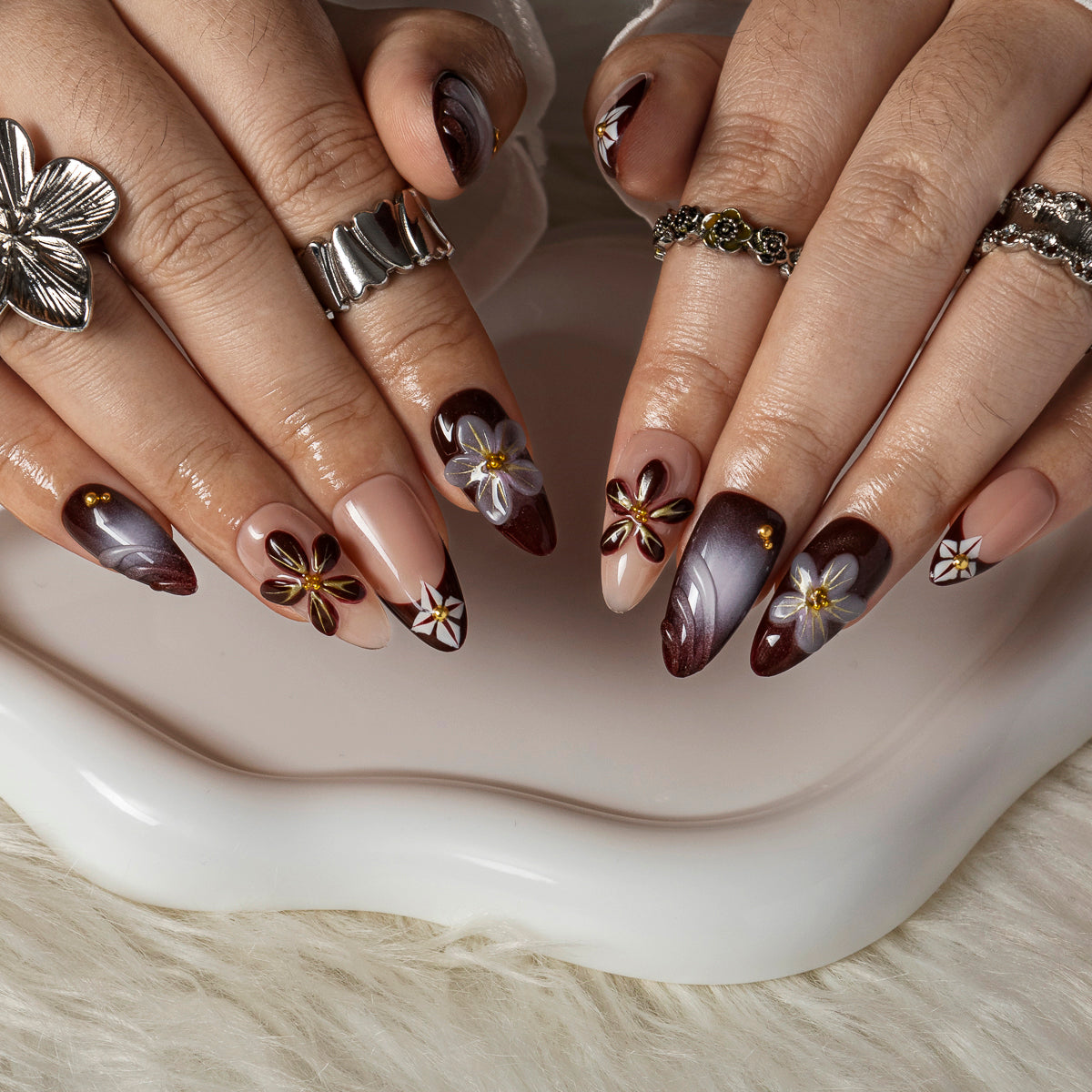 Mocha Floral Veil ALME0131 press-on nails hand model scene view 2