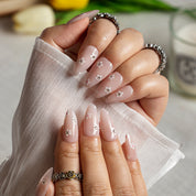 Pearl Petite Daisy ALME0133 press-on nails hand model scene view 1