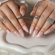 Pearl Petite Daisy ALME0133 press-on nails hand model scene view 2