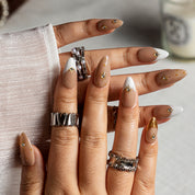 Champagne Star Gild ALME0138 press-on nails hand model scene view 1