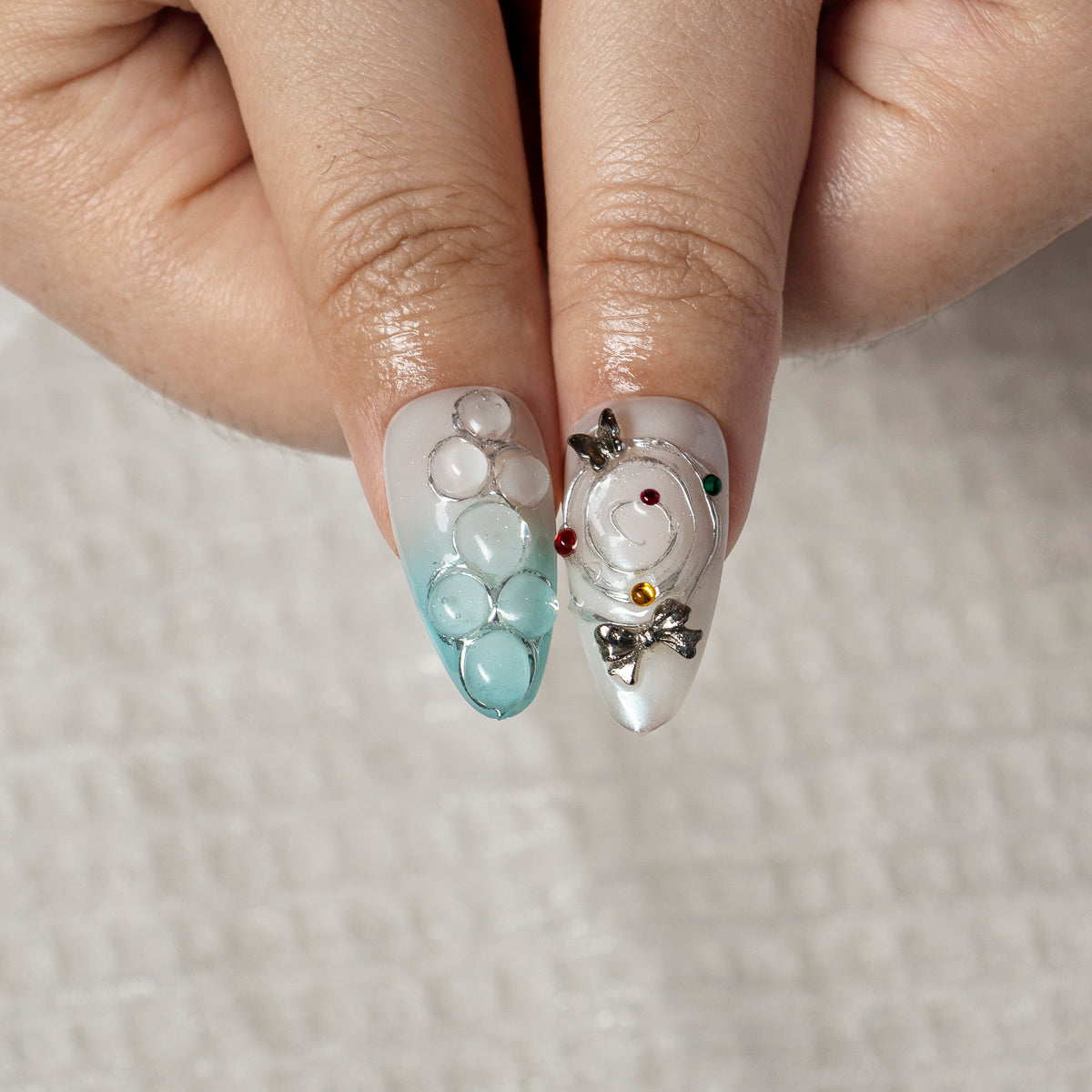 Aurora Chrome Bloom ALME0154 press-on nails hand model scene view 3