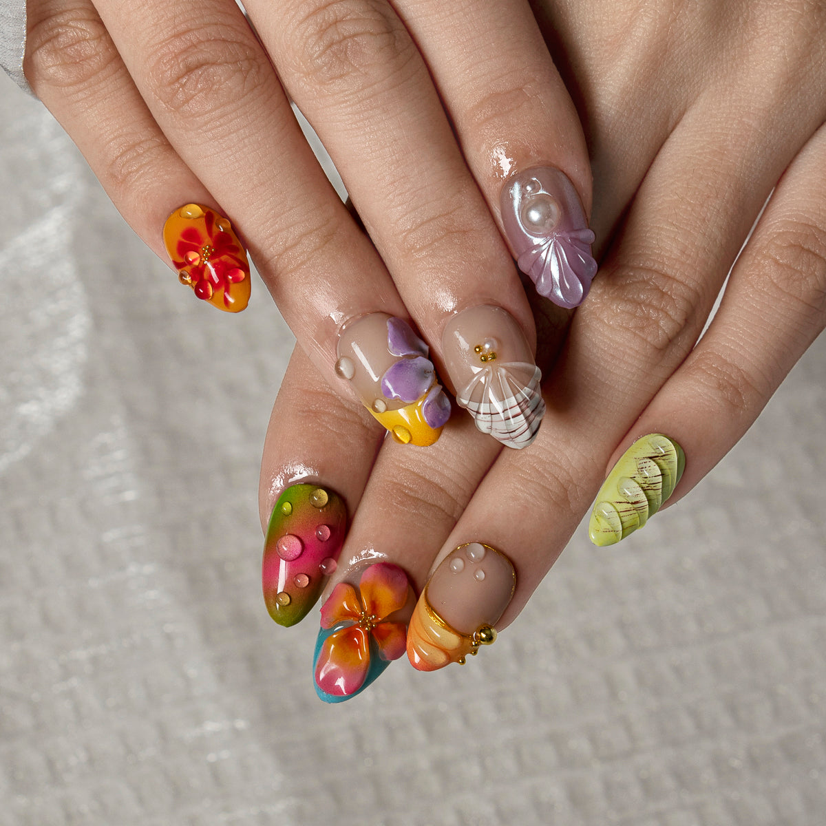 Sunset Tide ALSH0008 press-on nails hand model scene view 2