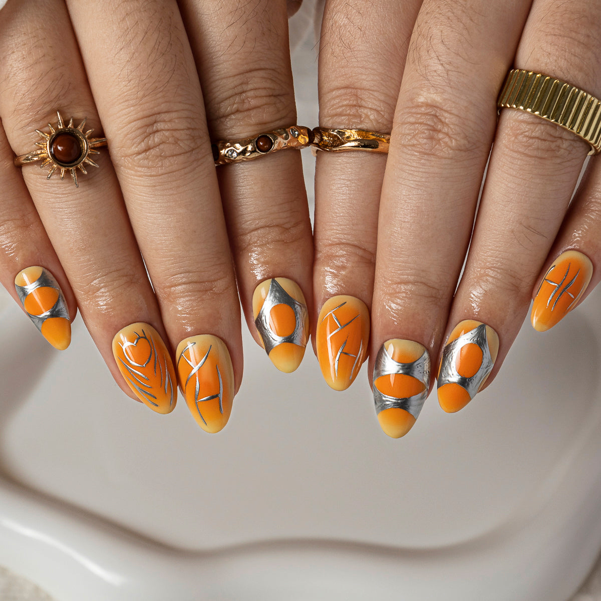 Tangerine Orbit Lines ALSH0016 press-on nails hand model scene view 1