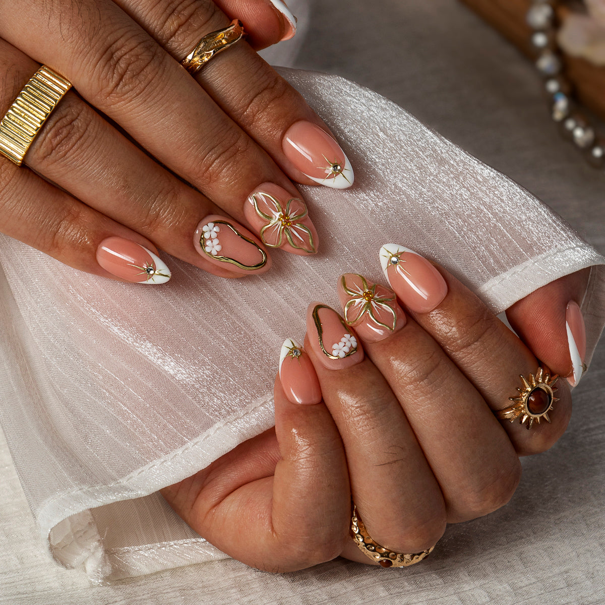 Peach Gilded Blossom ALSH0021 press-on nails hand model scene view 3