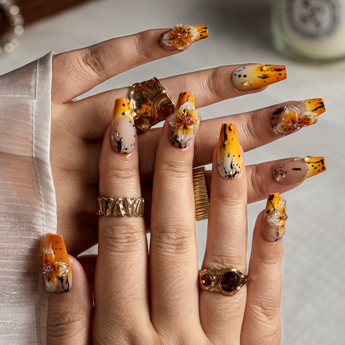 Marigold Ink COME0003 press-on nails hand model scene view 1