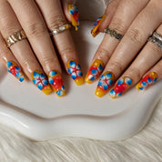 Sunlit Petal COME0012 press-on nails hand model scene view 2