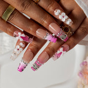 Pink Pearl Safari COME0019 press-on nails hand model scene view 3