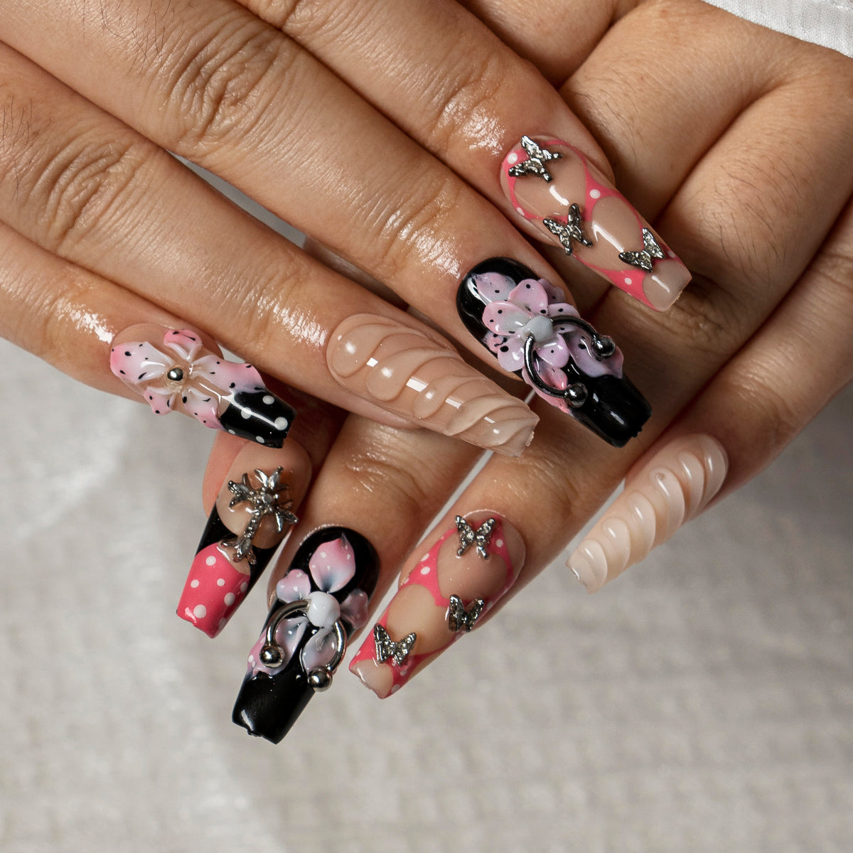 Butterfly Noir Bloom COME0023 press-on nails hand model scene view 2