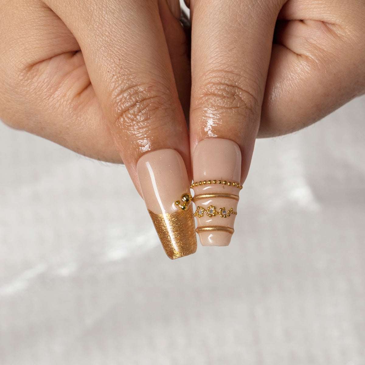 Champagne Gold Relic COME0024 press-on nails hand model scene view 3