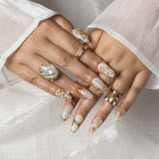 Pearl Garden Gild COME0036 press-on nails hand model scene view 2