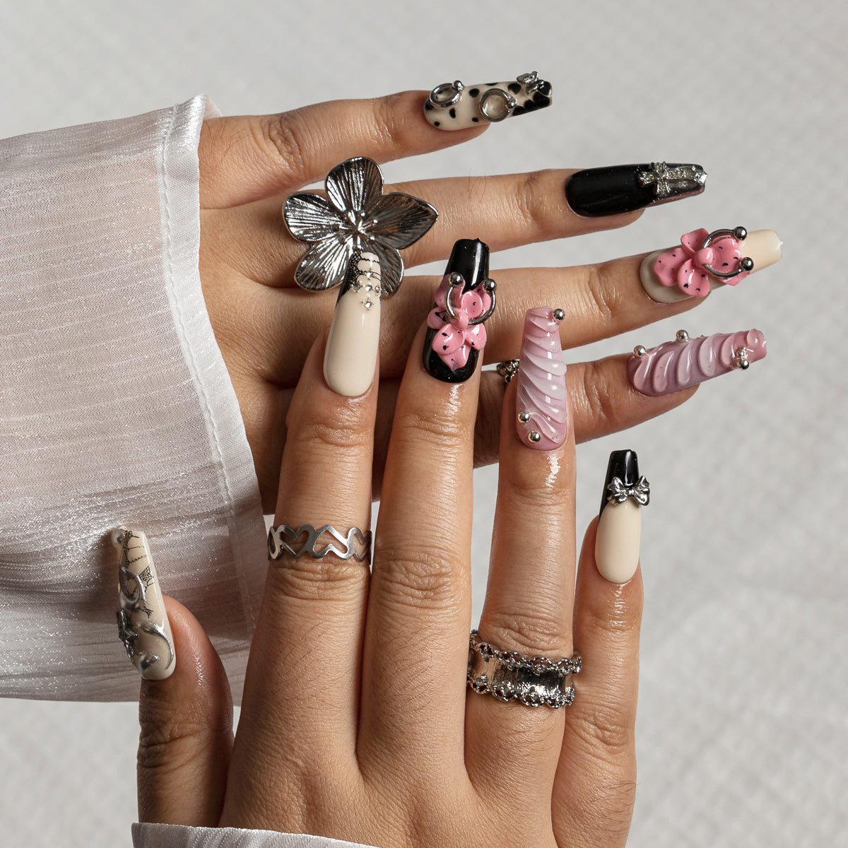 Blush Noir Charm COME0039 press-on nails hand model scene view 1