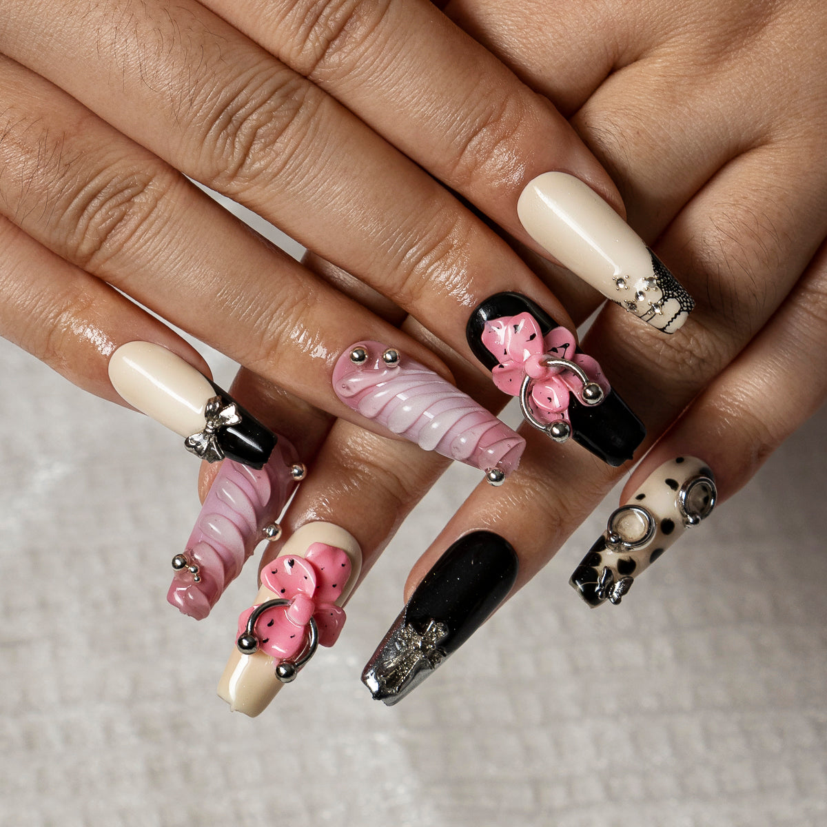 Blush Noir Charm COME0039 press-on nails hand model scene view 3