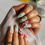 Mint Blossom COME0042 press-on nails hand model scene view 1