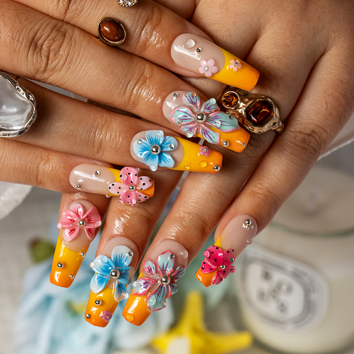 Sorbet Blossom COME0045 press-on nails hand model scene view 3