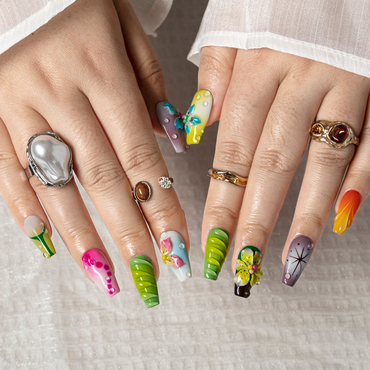 Lime Starflower Pop COME0047 press-on nails hand model scene view 1