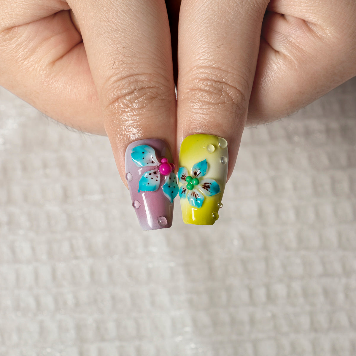 Lime Starflower Pop COME0047 press-on nails hand model scene view 3