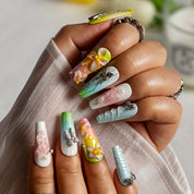 Lemon Flutter COME0048 press-on nails hand model scene view 1