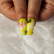 Lemon Flutter COME0048 press-on nails hand model scene view 3