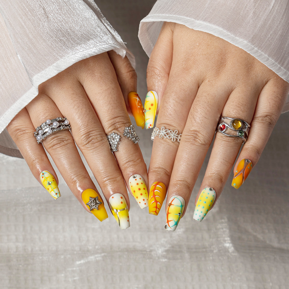 Citrus Aqua Star COME0050 press-on nails hand model scene view 2