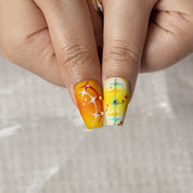 Citrus Aqua Star COME0050 press-on nails hand model scene view 3