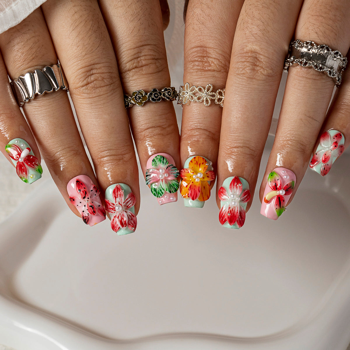 Petal Mosaic COSH0005 press-on nails hand model scene view 1