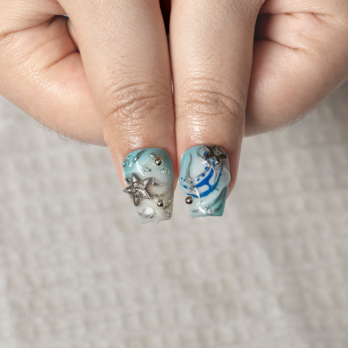 Arctic Blue Chrome COSH0009 press-on nails hand model scene view 3