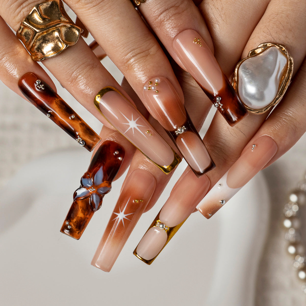 Mocha Star Tortoise SQLO0003 press-on nails hand model scene view 3