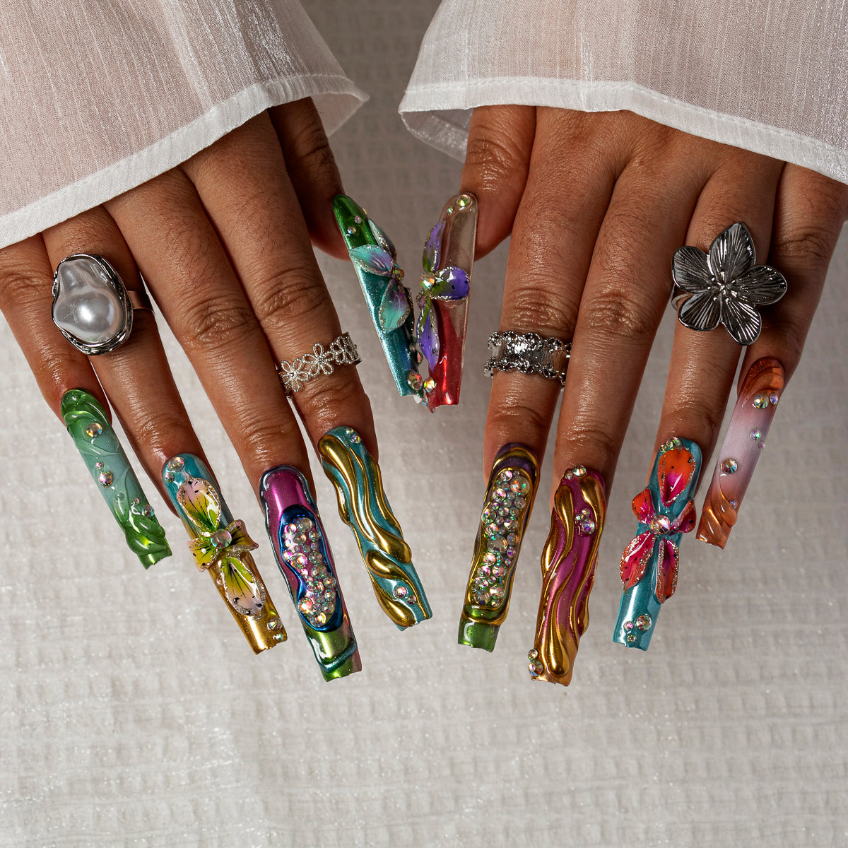 Jewel Orchid Relic SQLO0006 press-on nails hand model scene view 1