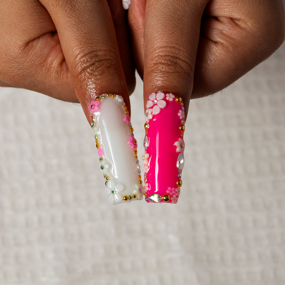 Fuchsia Garden SQLO0007 press-on nails hand model scene view 3