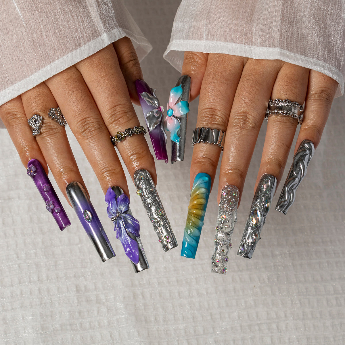 Chrome Orchid SQLO0012 press-on nails hand model scene view 2