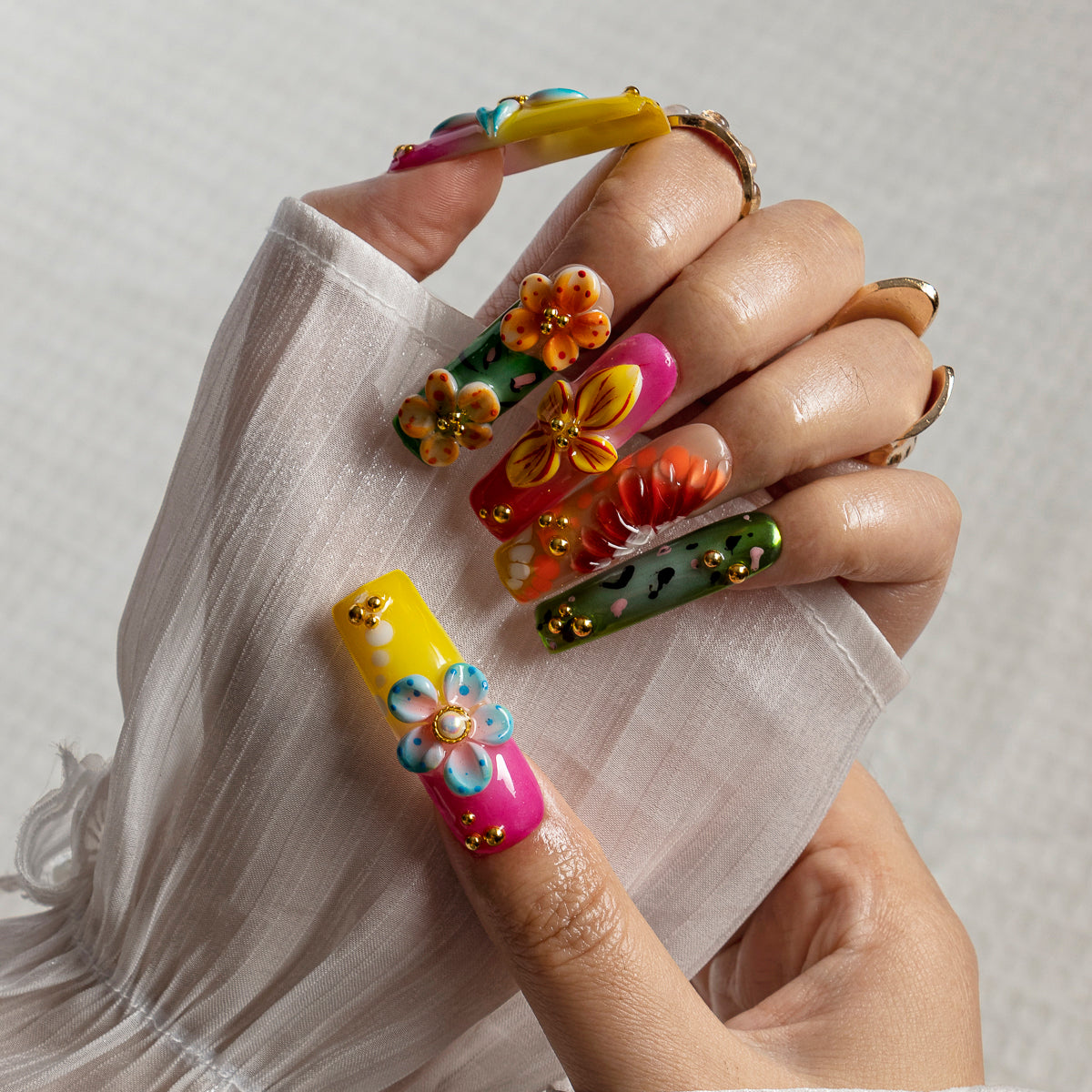Neon Tropic Bloom SQLO0013 press-on nails hand model scene view 1